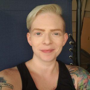 Meet your Posher, Jenn